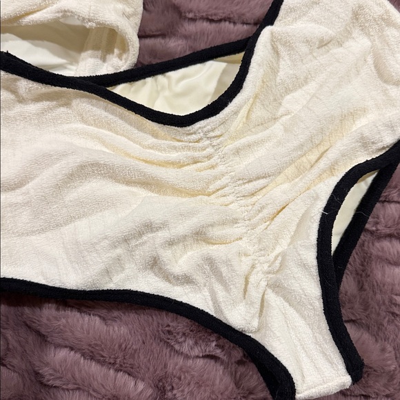 Montce Cream and Black swim set size medium - Picture 4 of 7